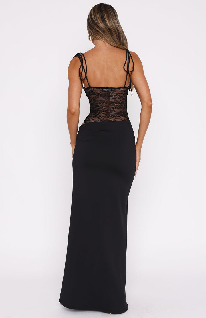 Darla – Elegancka Sukienka Maxi z Koronką i Dopasowanym Fasonem