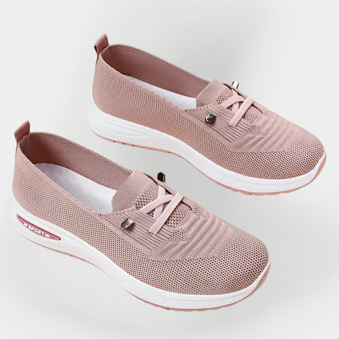 Buty sportowe z lekkiego materiału i elastyczną podeszwą