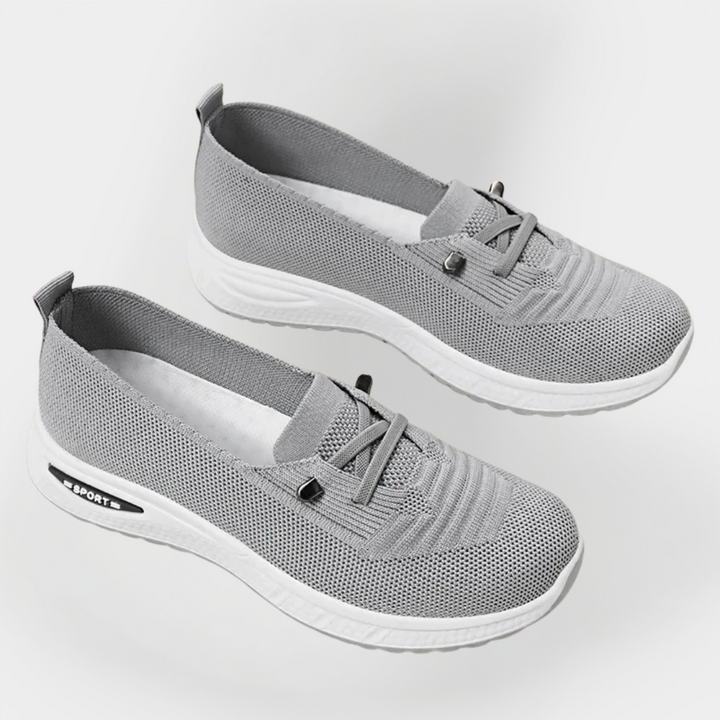 Buty sportowe z lekkiego materiału i elastyczną podeszwą