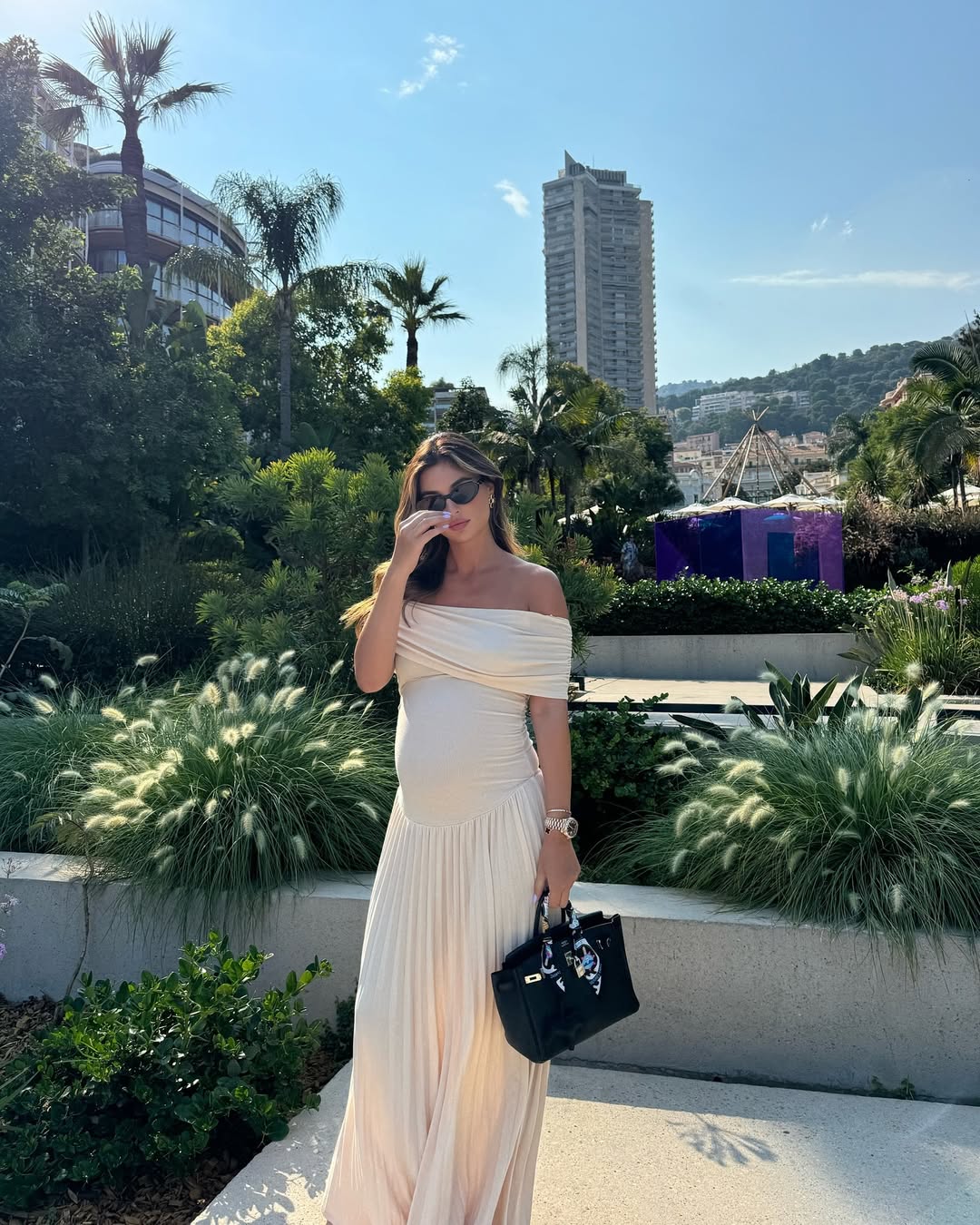 Amara – Elegancka Sukienka Maxi Ciążowa z Faldami