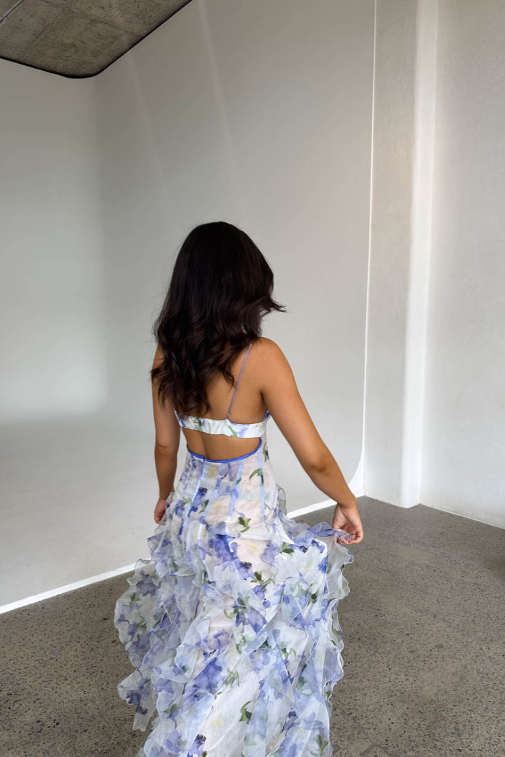 Elora – Elegancka Maxi Sukienka z Haftem