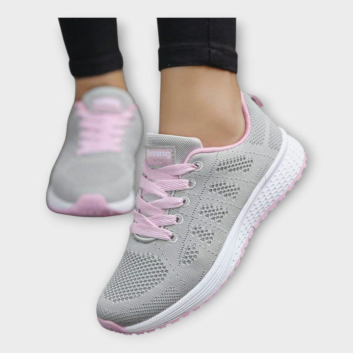Buty sportowe z górną warstwą z siateczki i antypoślizgową podeszwą