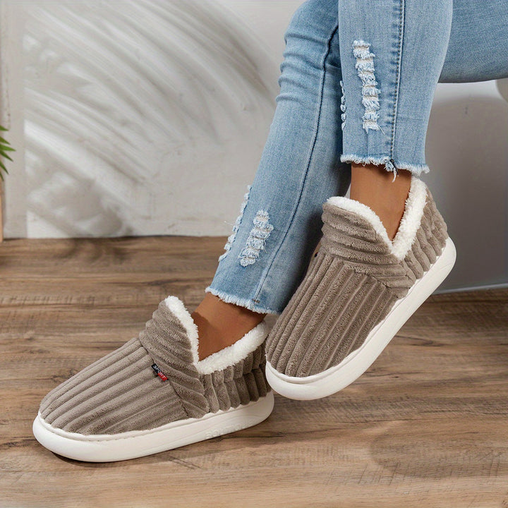 CozyStep – Przytulne kapcie domowe