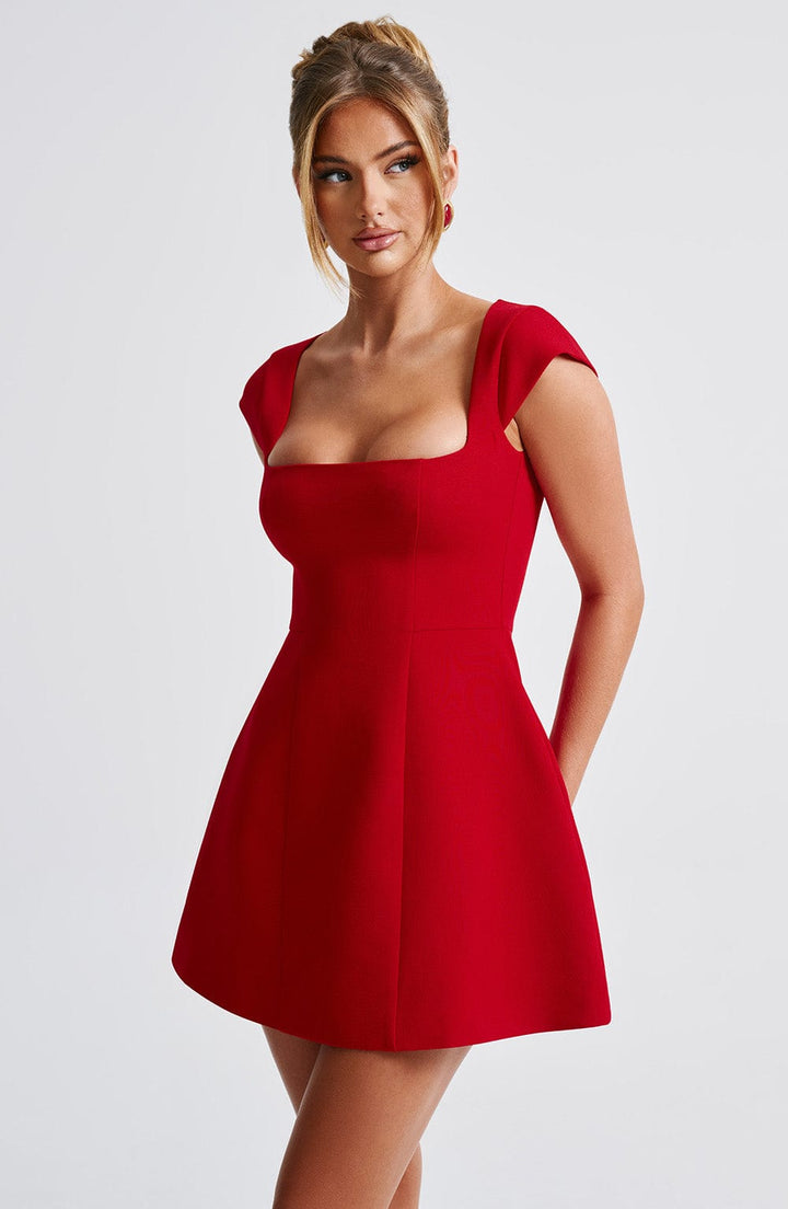 Avenel – Elegancka Mini Sukienka Damska z Kwadratowym Dekoltem
