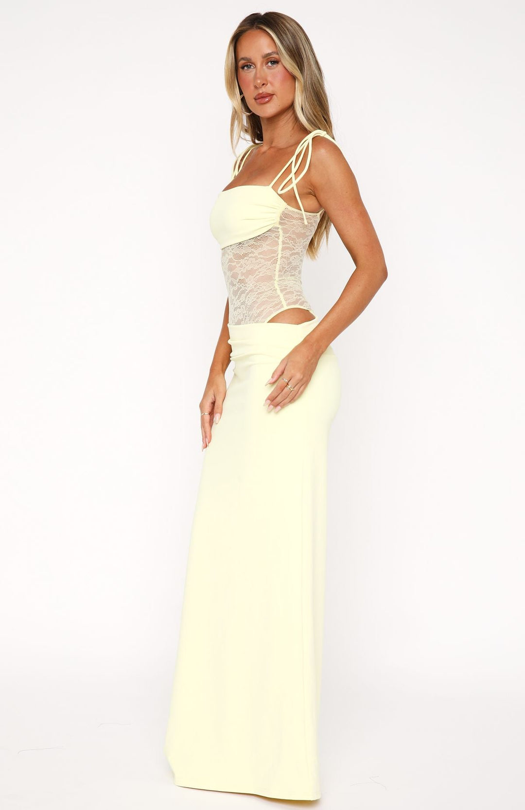 Darla – Elegancka Sukienka Maxi z Koronką i Dopasowanym Fasonem
